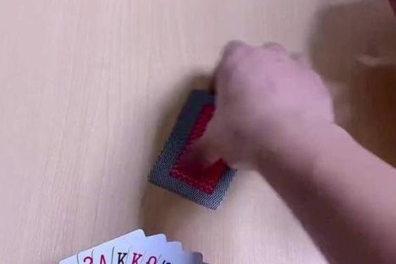 二人打扑克的视频-板子炮扑克牌下载安装