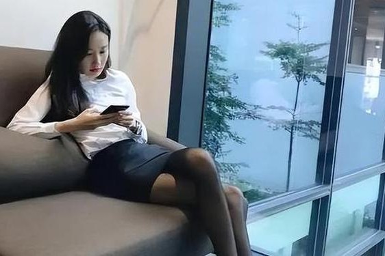 曹县翰林院售楼女和男第1天在线播放—售楼为了冲业绩在线播放