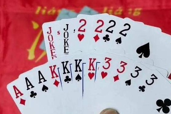 关于打扑克的视频光、视频扑克