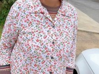 53岁大妈山坡做皮肉生意的原因、五十多岁的女人还能创业吗