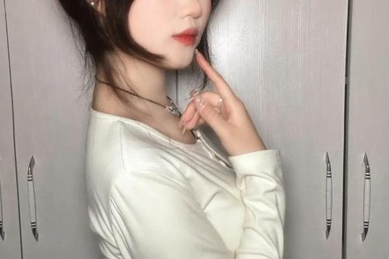 av网站久久纯欲反差婊、一组反差婊的对比照