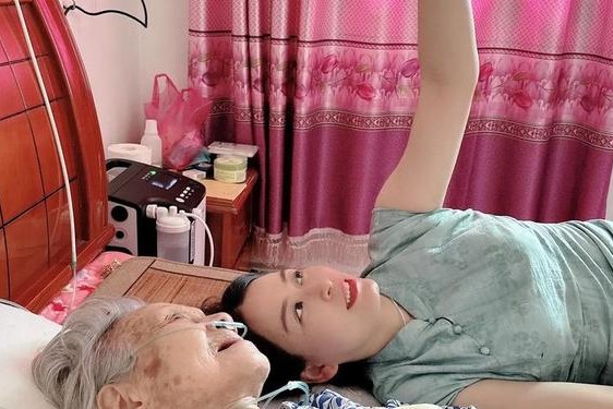 班长一直掐我的奶奶什(班长掐奶奶的几种可能原因)