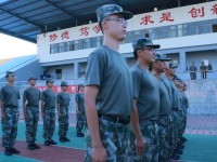 教官你好大轻点视频,大一军训教官是学长
