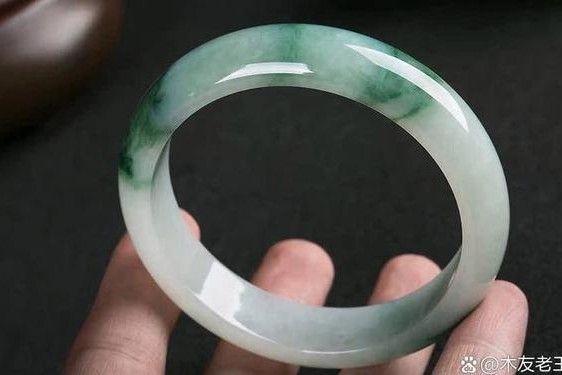 幻星辰精品一二三四区翡翠手镯吧—幻星辰2021在线观看免费版