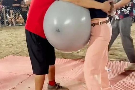 两个裸体球球抖动视频(拍视频抖动怎么解决)